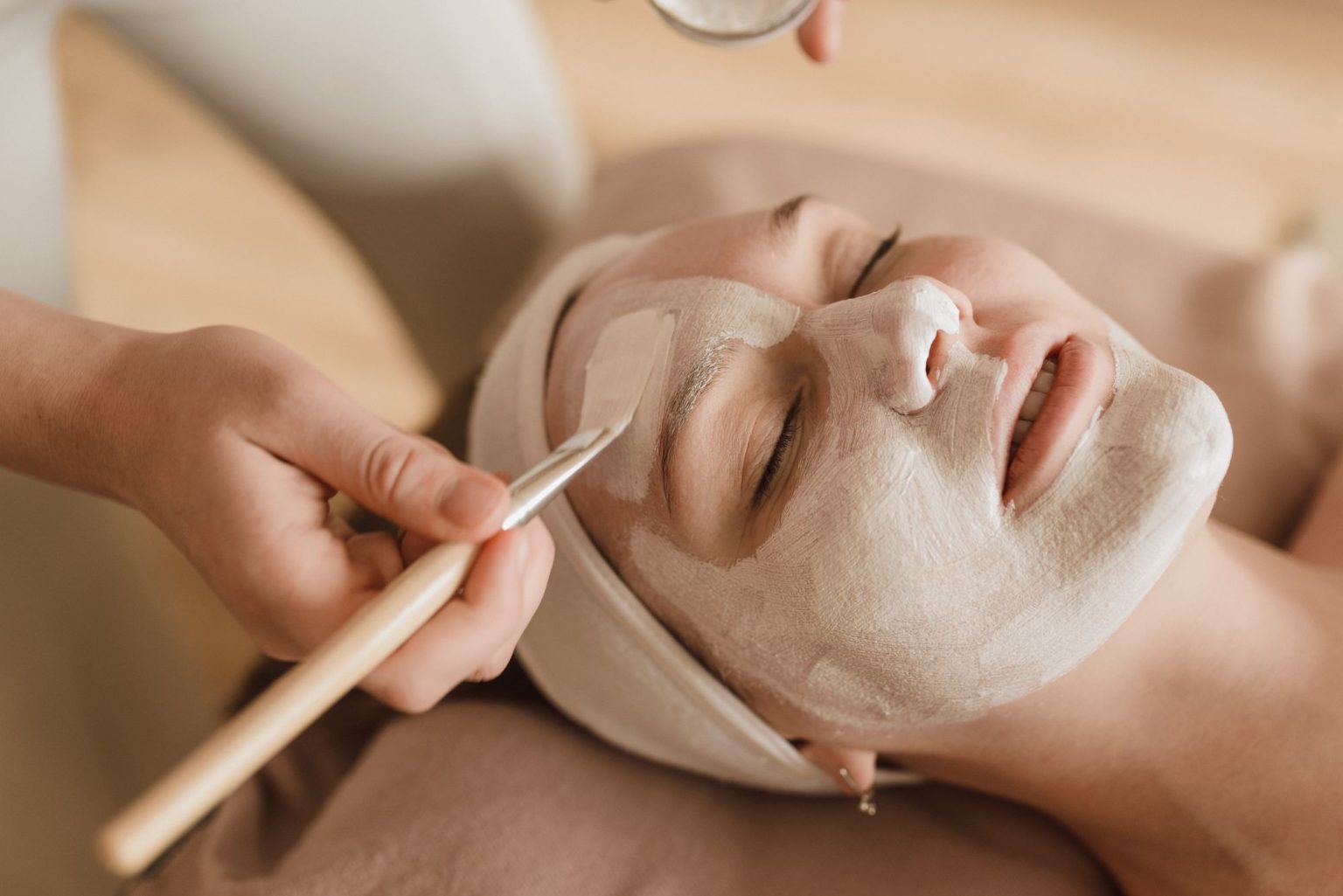 Tratament facial la salonul Damore Beauty din Sector 1, Pipera